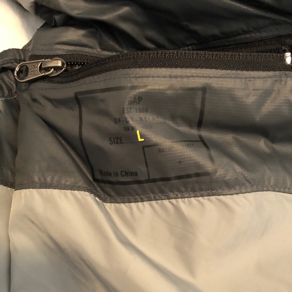 Blue/Gray Men’s Gap Puffy Vest - Picture 4 of 5